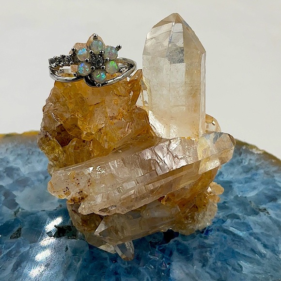 Beautiful Little Sterling Silver Ring With Six Round Opal Stones & Center CZ - Picture 1 of 8